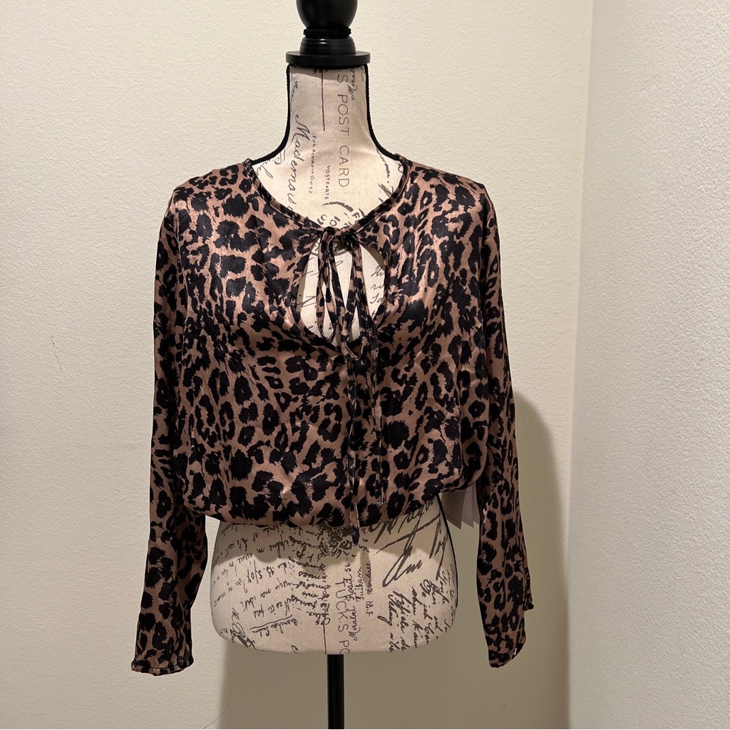 Lna Leopard Print Brushed Knit Long Sleeve Tie Neck Top S Small